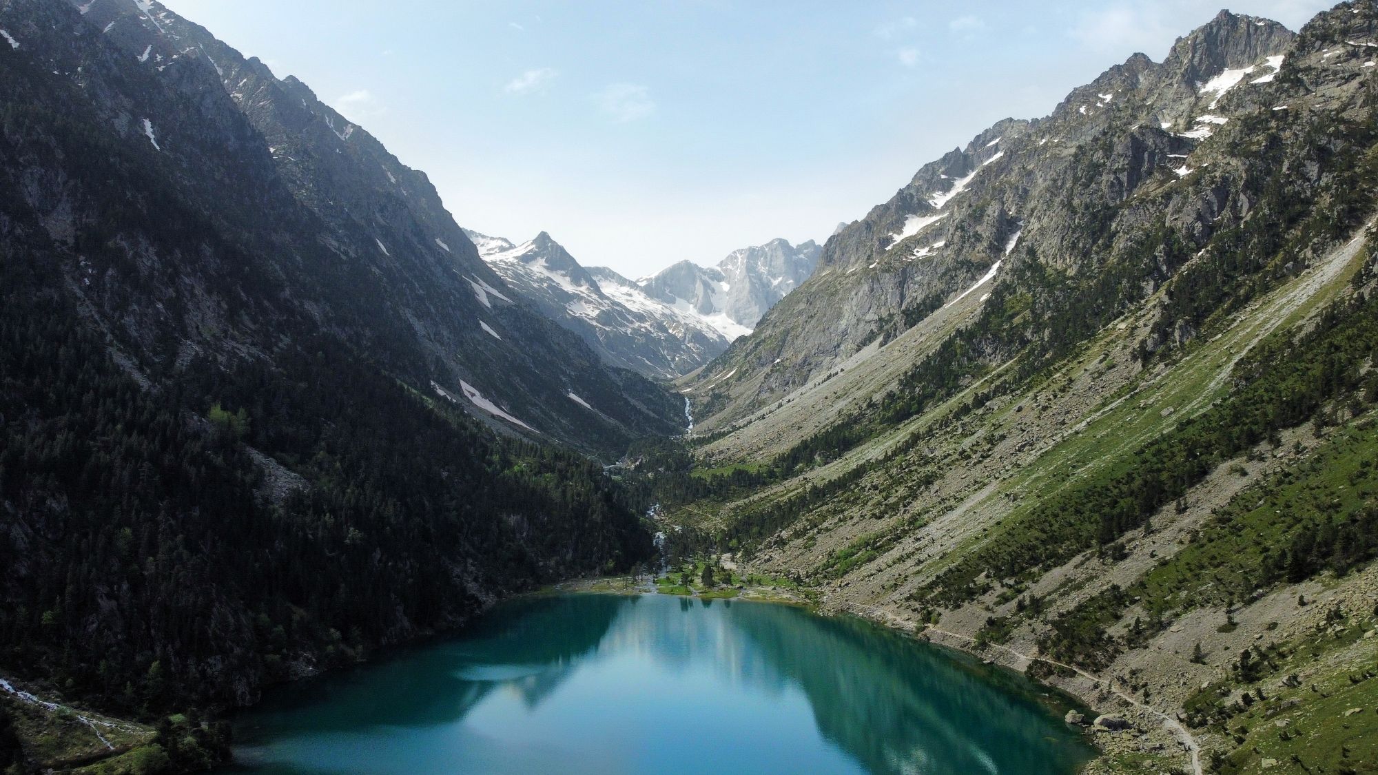 Le lac de Gaube et la vallée du Vignemale, près de Cauterets
