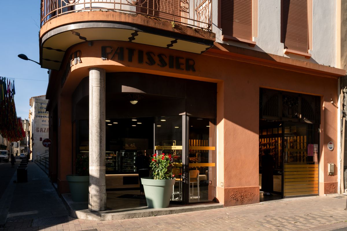 Façade d'une pâtisserie à Carcassonne